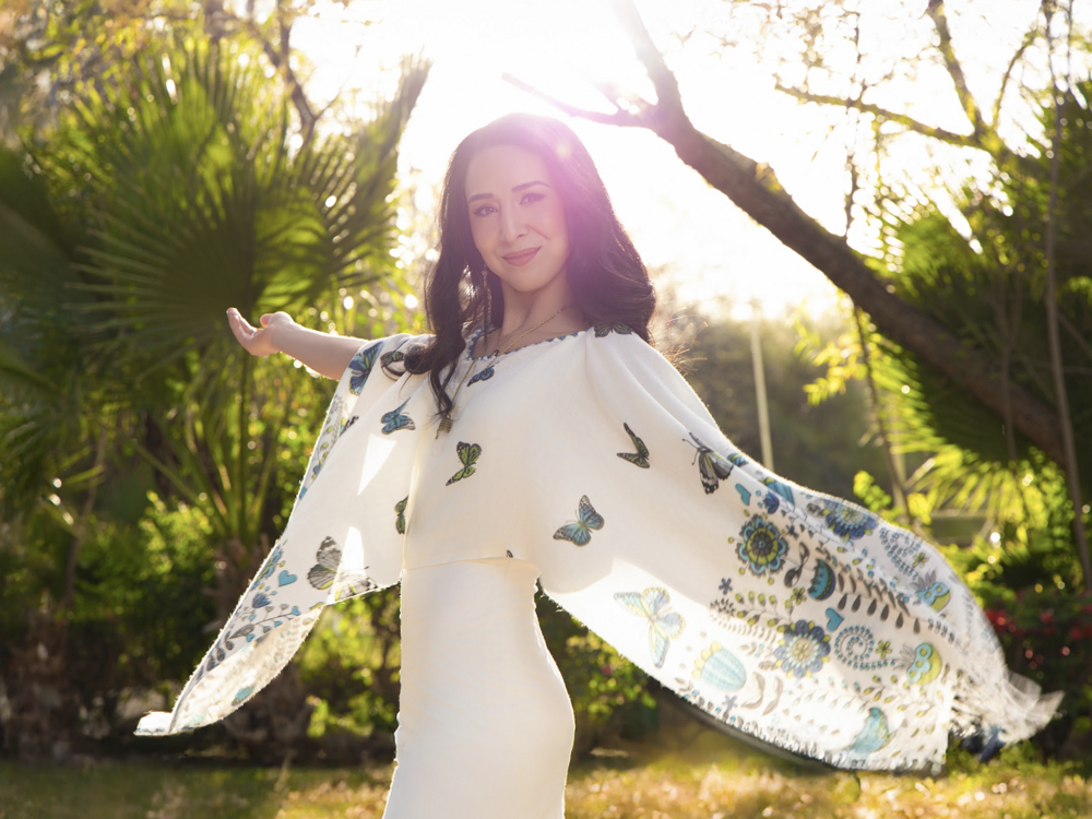Angela Vida entre la luz y la naturaleza